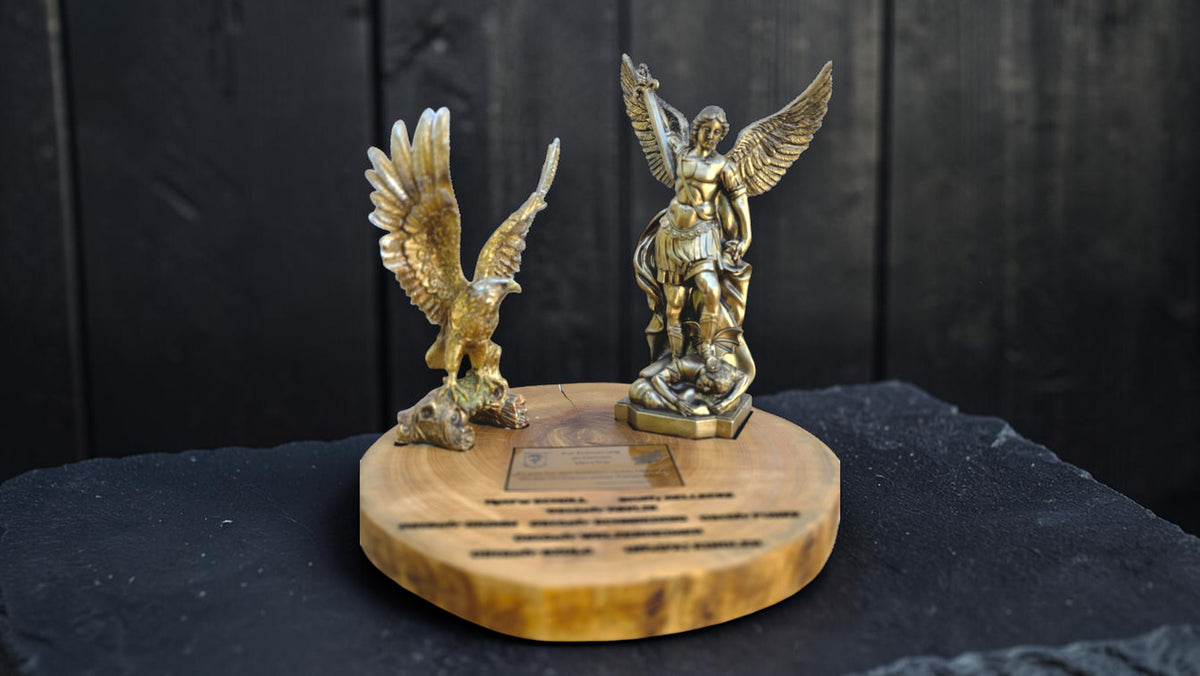 Premium Bundeswehr Ehrenpreis „Kameradschaft“ – Monumentaler Award aus Massivholz / Premium Bundeswehr Abschiedsgeschenk