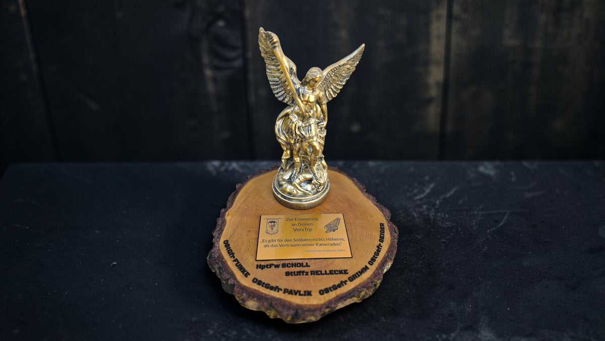 Premium Bundeswehr Ehrenpreis „Kameradschaft“ – Monumentaler Award aus Massivholz / Premium Bundeswehr Abschiedsgeschenk